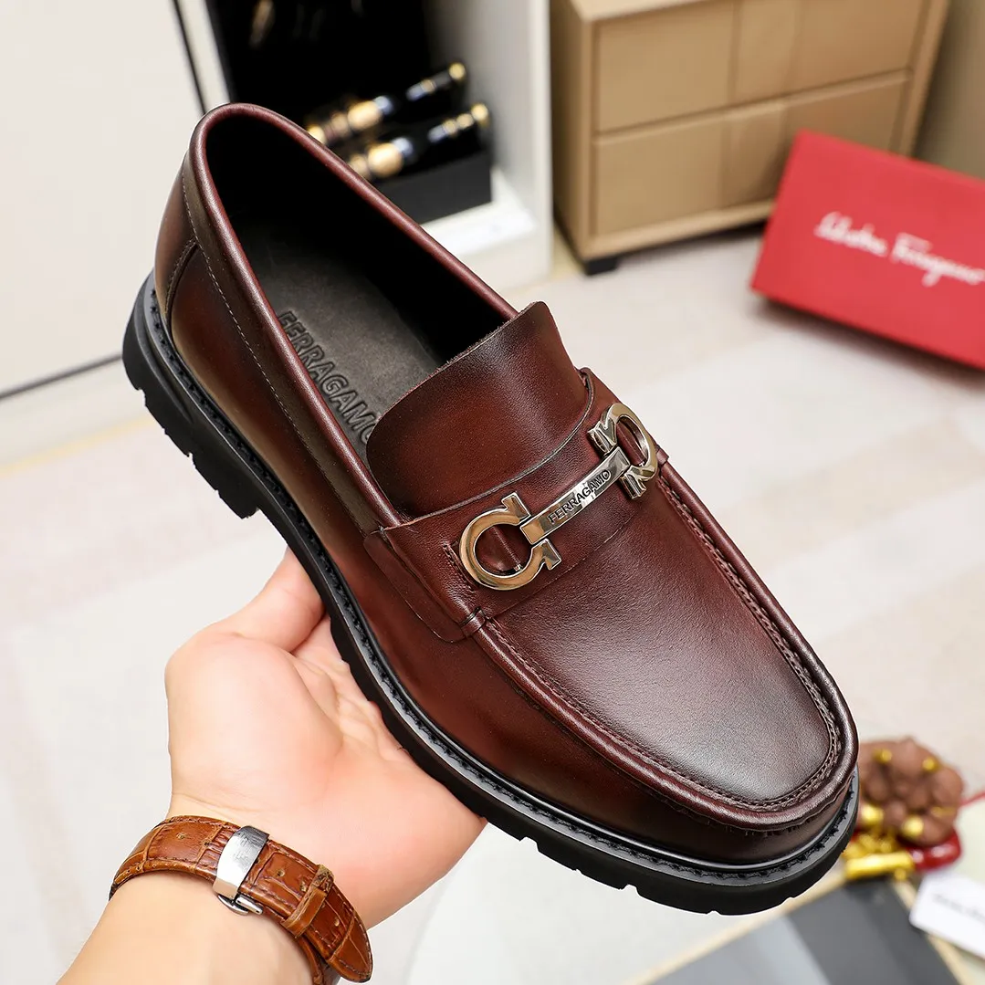 Men's shoes 💰460 🔥Ferragamo's new men's casual slip-on shoes🇨🇳Official website original 1:1 mold, original quality💯Fine workmanship, high-end luxury☘The upper is made of imported Italian first-layer cowhide🌴🐂Leather lining🍓Rubber wear-resistant and non-slip outsole, breathable and comfortable to wear🍍The first choice for high-grade men🍉3 colors available! Code number 38-45……